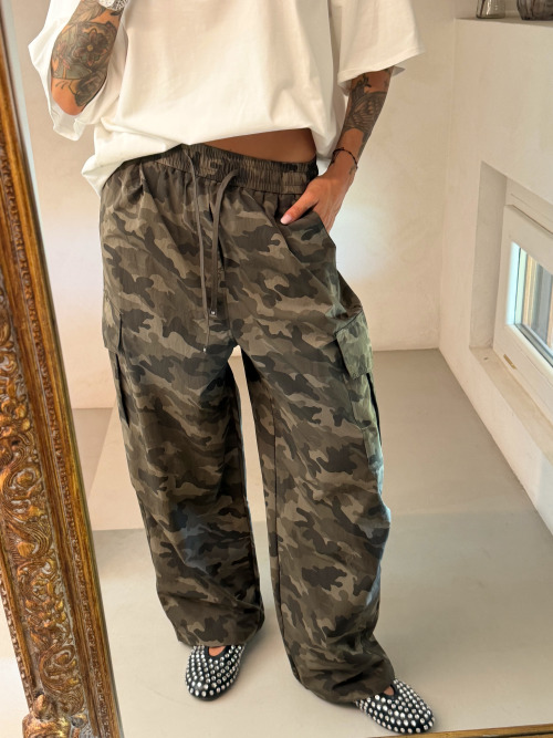 Pantalone cargo mimetico