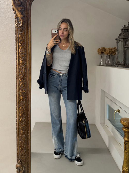 Jeans a zampa orlo scucito