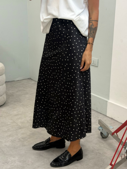 Gonna satin pois