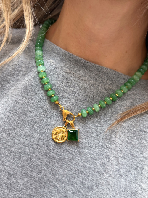 Collana pietre charms